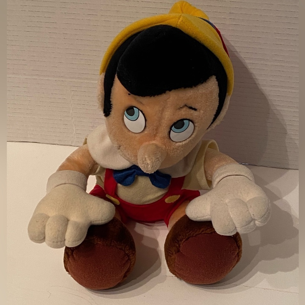 VTG  WALT DISNEY WORLD DISNEYLAND PINOCCHIO Plush Stuffed Toy Sitting 10” Korea